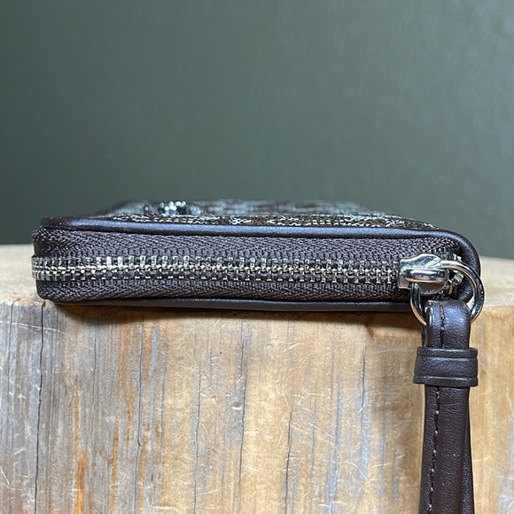 FINAL PRICE!!! COACH Signature Medium Wallet Wristlet - Picture 5 of 15